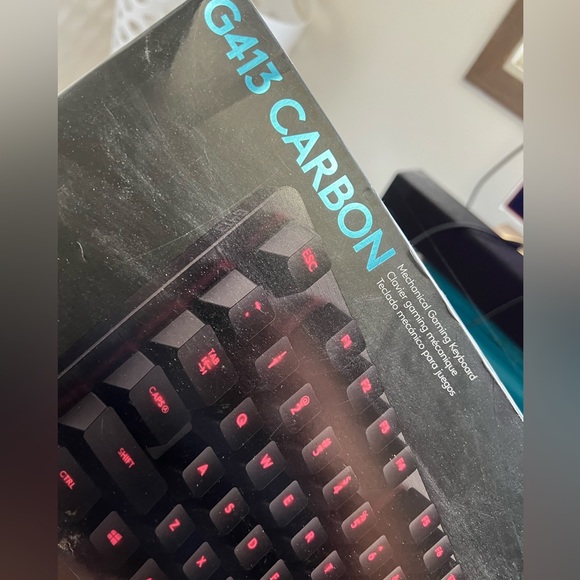 Logitech Carbon Gaming Keyboard - Picture 5 of 5